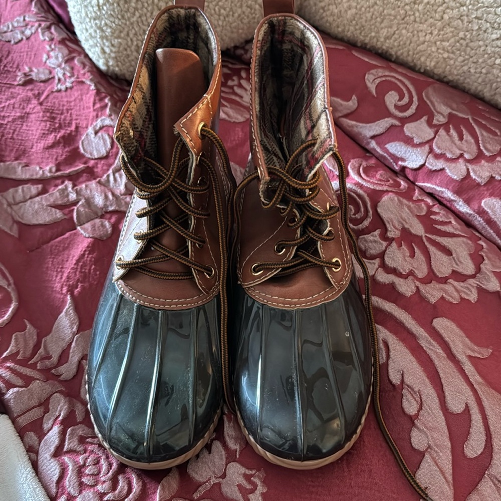 Yoki boots Size 8